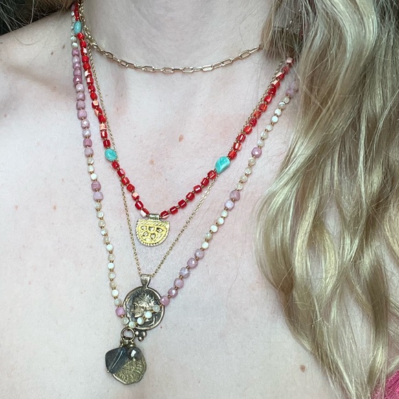 Handmade hand knotted vibrant red shaded mother of pearl layering necklace - Picture 10 of 11
